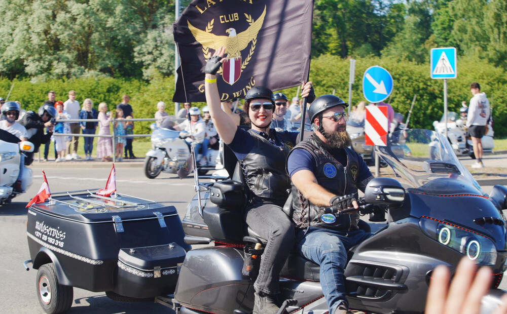 FOTO: ar vērienīgu motociklu parādi Balvos ierībina festivālu 