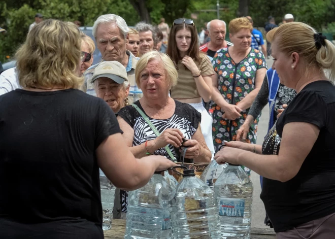 Pēc Kahovkas HES iznīcināšanas Ukrainā 700 000 cilvēku palikuši bez pienācīgas piekļuves dzeramajam ūdenim