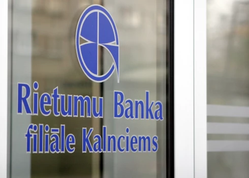 "Rietumu banka" piešķīrusi 50 000 eiro Latvijas Hokeja federācijai
