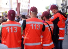 Latvijas Veselības un sociālās aprūpes darbinieku arodbiedrības rīkotā protesta akcija pie Veselības ministrijas, kuras mērķis ir aizstāvēt veselības aprūpes nozares darbinieku ekonomiskās un profesionālās intereses.