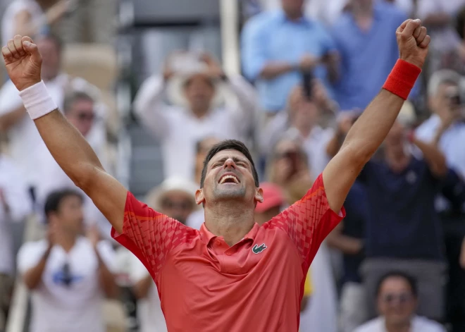 Džokovičs "French Open" finālā apspēlē Rūdu un sasniedz rekordu — 23. "Grand Slam" turnīru čempiona titulu