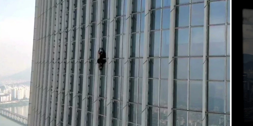 Британец взбирается на самое высокое здание Южной Кореи, 123-этажную башню Lotte World Tower, без веревки, но после вмешательства властей вынужден отказаться от подъема. Сеул, Южная Корея, 12 июня 2023 года. (Фото: Reuters/Scanpix)