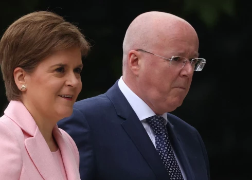 Bijusī Skotijas pirmā ministre Stērdžena pēc nopratināšanas atbrīvota un savu vainu noliedz
