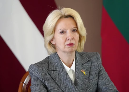 Aizsardzības ministre: Iespējams, Latvijā tiks apmācīti vairāk nekā sākotnēji ieplānotie 3000 Ukrainas karavīri
