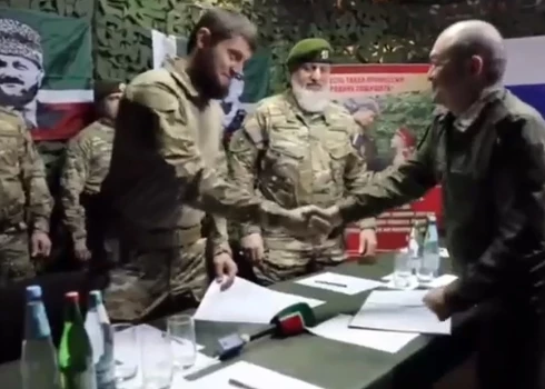 Krievijas Aizsardzības ministrija izdeva rīkojumu, ka visiem algotņiem jāparaksta līgums ar Krievijas Federācijas militāro departamentu.