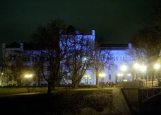 Uzbrukums noticis netālu no Latvijas Universitātes, sievietei dodoties no darba.