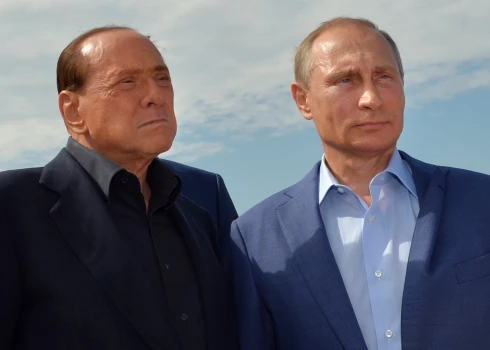 Putins: "Man Silvio Berluskoni bija dārgs cilvēks un īsts draugs"