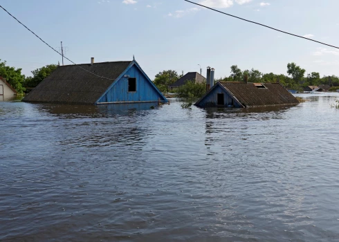 Ukrainas Hola Pristaņas pilsētiņā applūdušas aptuveni teju 18 tūkstoši māju