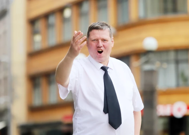 Dziedātājs Uldis Leiškalns cietis sadursmē ar auto