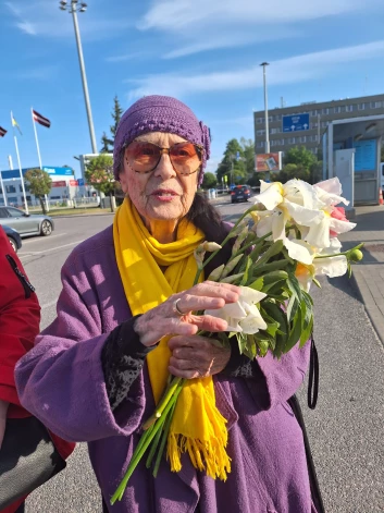 “Mani un manu darbu Latvijā novērtē. Dzimtenē es saņemu mīļu mīlestību no cilvēkiem. Tā man Amerikā trūkst,” saka leģendārā dejotāja.