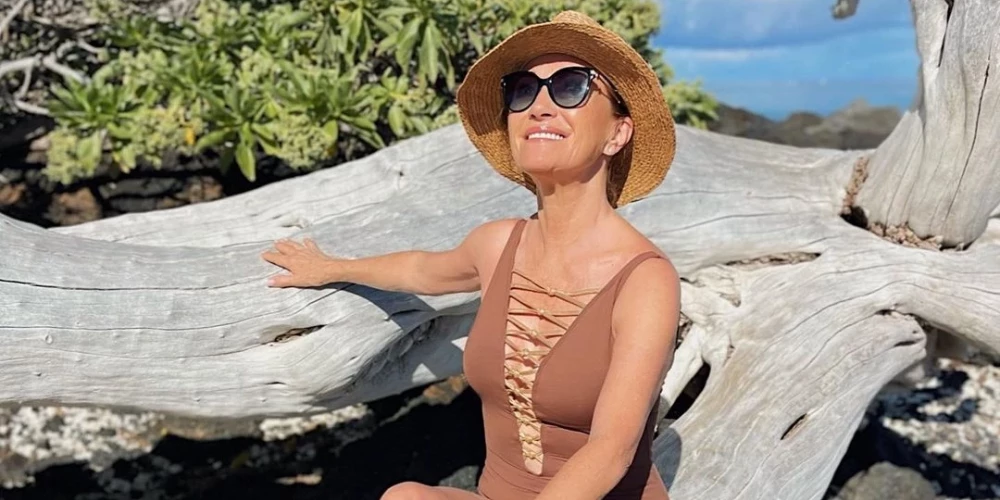 Девушка Бонда в купальнике: 72-летняя Джейн Сеймур показала фигуру на пляже