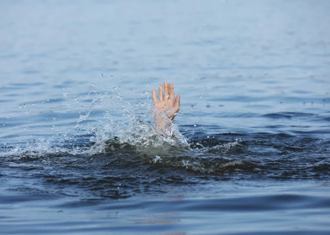 ВИДЕО: "Ныряй, бро!". Парень снял смерть друга во время купания