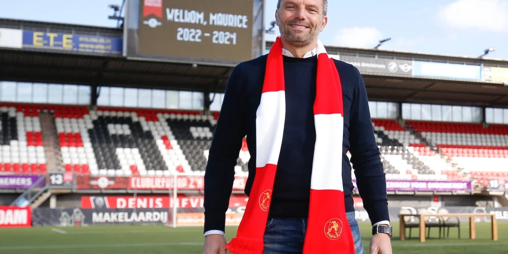 Par Amsterdamas "Ajax" galveno treneri kļūs Moriss Steijns