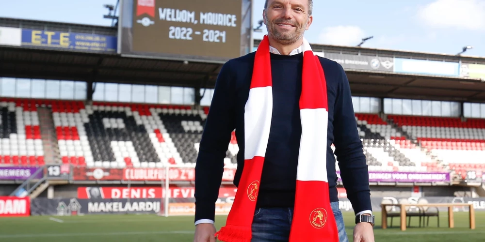 Moriss Steijns iepriekš vadīja Roterdamas "Sparta" vienību. 