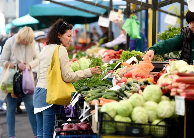 “Būs ļoti grūti!” – kā salnas ietekmējušas ražu, un cik augstas cenas būs dārzeņu un augļu tirgū?