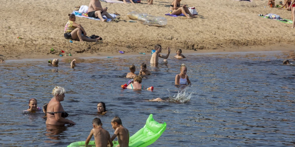 Ejam peldēties! Dažās Rīgas peldvietās patīkami silts ūdens 