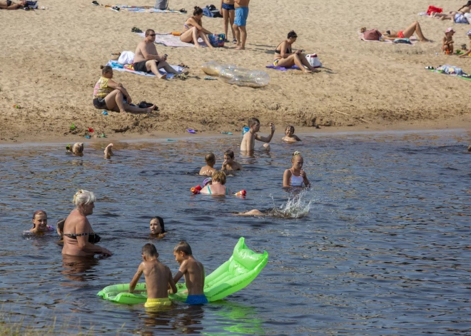 Ejam peldēties! Dažās Rīgas peldvietās patīkami silts ūdens