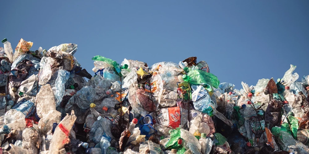 Aptauja: Latvija slīkst atkritumos, bet paradumus mainīt negribam