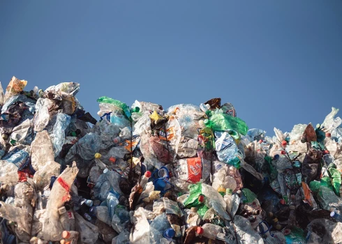 Aptauja: Latvija slīkst atkritumos, bet paradumus mainīt negribam
