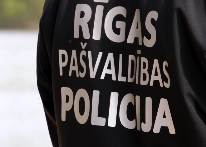 Возле озера Линэзерс поймали нудиста: голый мужчина следил за женщиной и распивал алкоголь