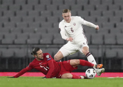Kazakevičs vienpersoniski Latvija futbola izlases kapteiņa lomu uztic Toberam