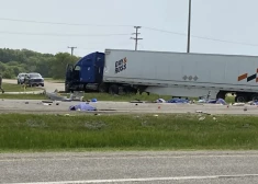 В Канаде автобус врезался в грузовик: 15 погибших