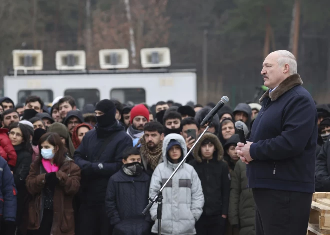Baltkrievijas režīms piedāvājis migrantiem ieročus