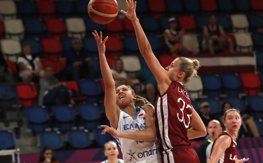 Šoreiz sāpīga neveiksme — Latvijas basketbolistes Eiropas čempionāta finālturnīra otrajā spēlē piekāpjas Grieķijai