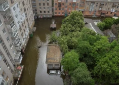 Pludi Hersonā pēc Kahovkas HES aizsargdambja uzspridzināšanas.