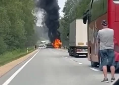 ДТП на Рижской окружной дороге, из-за которого было заблокировано движение. (Фото: скриншот видео)