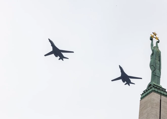 Sestdien, 17. jūnijā, zemo pārlidojumu virs Rīgas veica divi ASV stratēģiskie bumbvedēji B-1B “Lancer”, kuri ir pastāvīgi izvietoti Elsvortas Gaisa spēku bāzē Dienviddakotā un Daiesas Gaisa spēku bāzē Teksasā.