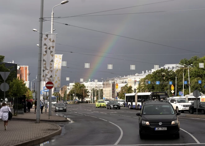 Pirmdien gaidāms mākoņains laiks un dažviet pērkona negaiss