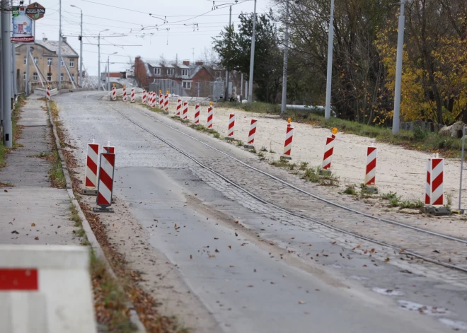 Pār Brasas tiltu veikts pirmais tramvaja tehniskais reiss