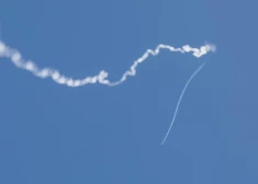 Virs Odesas notriektas četras krievu raķetes