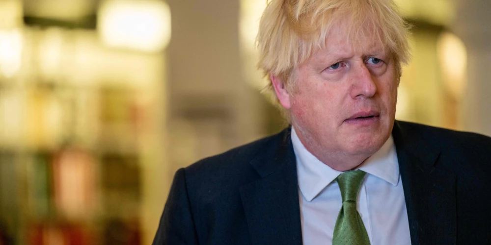 Britu parlaments apstiprina ziņojumu par Džonsona "kovida ballītēm" un anulē parlamenta caurlaidi