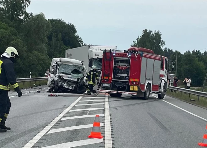 Понедельник на дорогах Латвии: 131 ДТП, 19 пострадавших, двое погибших