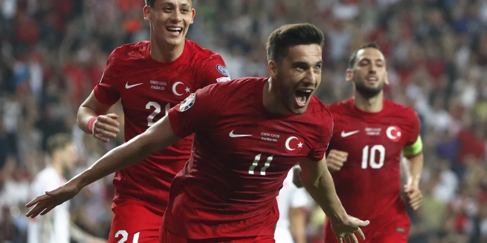 Turcija pārliecinoši pieveic Velsu; Anglija saplosa Ziemeļmaķedoniju