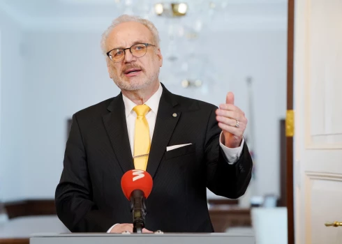 Ministru kabinetam un Saeimai ir jāpieņem politisks lēmums par sabiedrisko mediju apvienošanu, uzsver Levits
