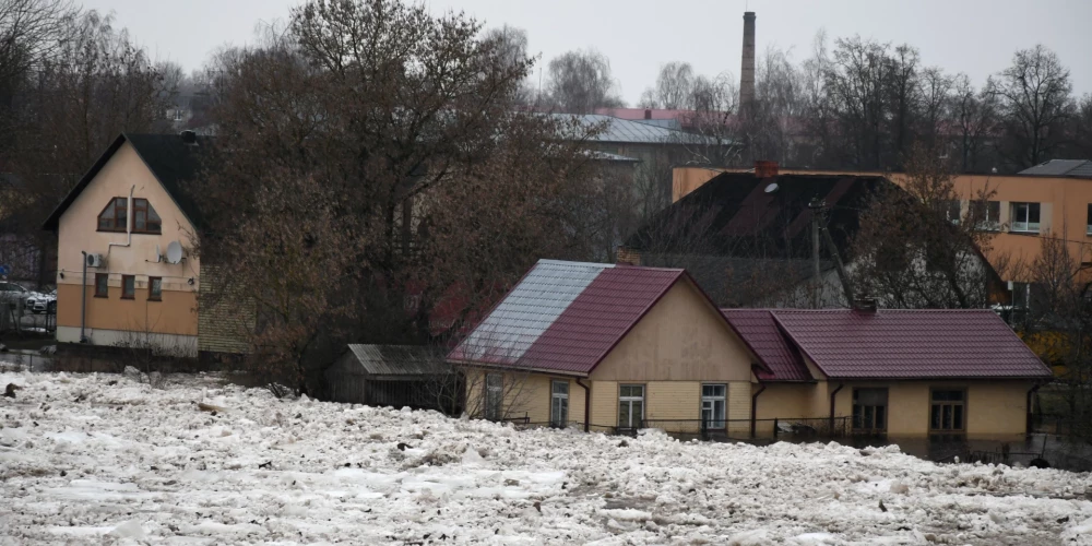 Наводнение в Екабпилсе, где утром 14 января 2023 года уровень воды в Даугаве достиг 8,92 метра.