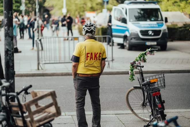 Vakcīnskeptiķis protestē Vācijā. 2020. gads.