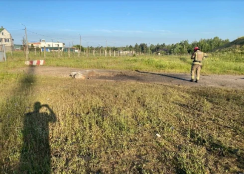 Фото с места падения беспилотников опубликовал глава Подмосковья Андрей Воробьев. (Фото: Baza)