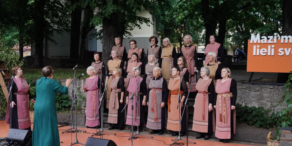 "Ceļā uz Dziesmusvētkiem" noslēdzošais pasākums Vērmanes dārzā (foto: Mārtiņš Ziders)
