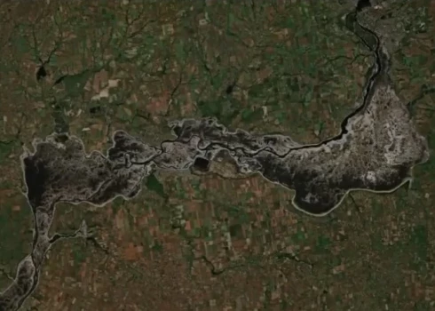 Спутниковые снимки: Каховское водохранилище высохло после подрыва ГЭС