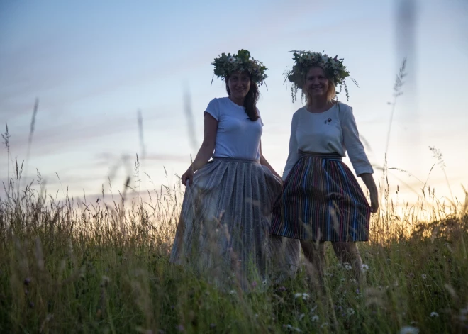 Līs vai nelīs Jāņos? Ko saka bukmeikeri?