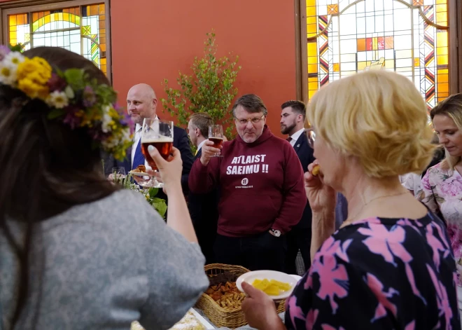 Политобозреватель: Шлесерс становится для коалиции более токсичным