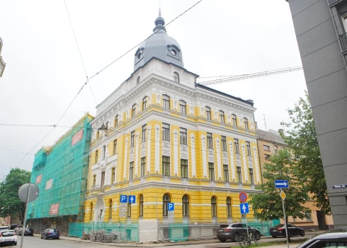 Из трущоб в жемчужину югендстиля: дом в Тихом центре Риги обрел первоначальный вид