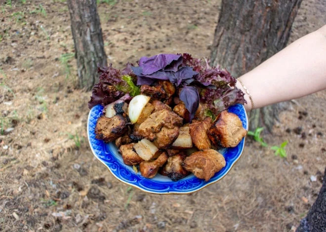 Мясо режем крупнее и храним в пергаменте: как сохранить свежесть продуктов в жару