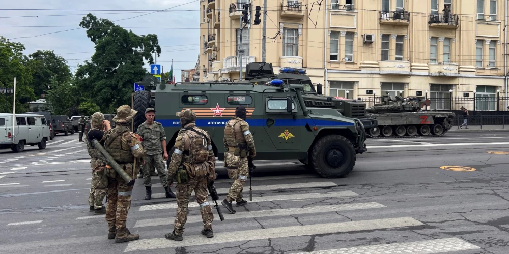 Rostovā pie Donas - uz ielām kara tehnika; Prigožins draud ar spēku gāzt Krievijas militāro vadību