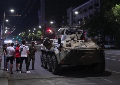 Хотя днем 24 июня наемники ЧВК "Вагнер" добрались до Московской области, они остановили свое наступление в 200 км от Москвы и Пригожин развернул колонну с военной техникой. 