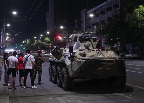 Хотя днем 24 июня наемники ЧВК "Вагнер" добрались до Московской области, они остановили свое наступление в 200 км от Москвы и Пригожин развернул колонну с военной техникой. 